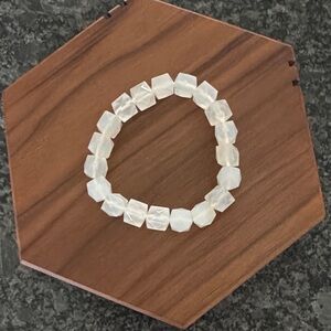 NATURAL MOONSTONE BRACELET